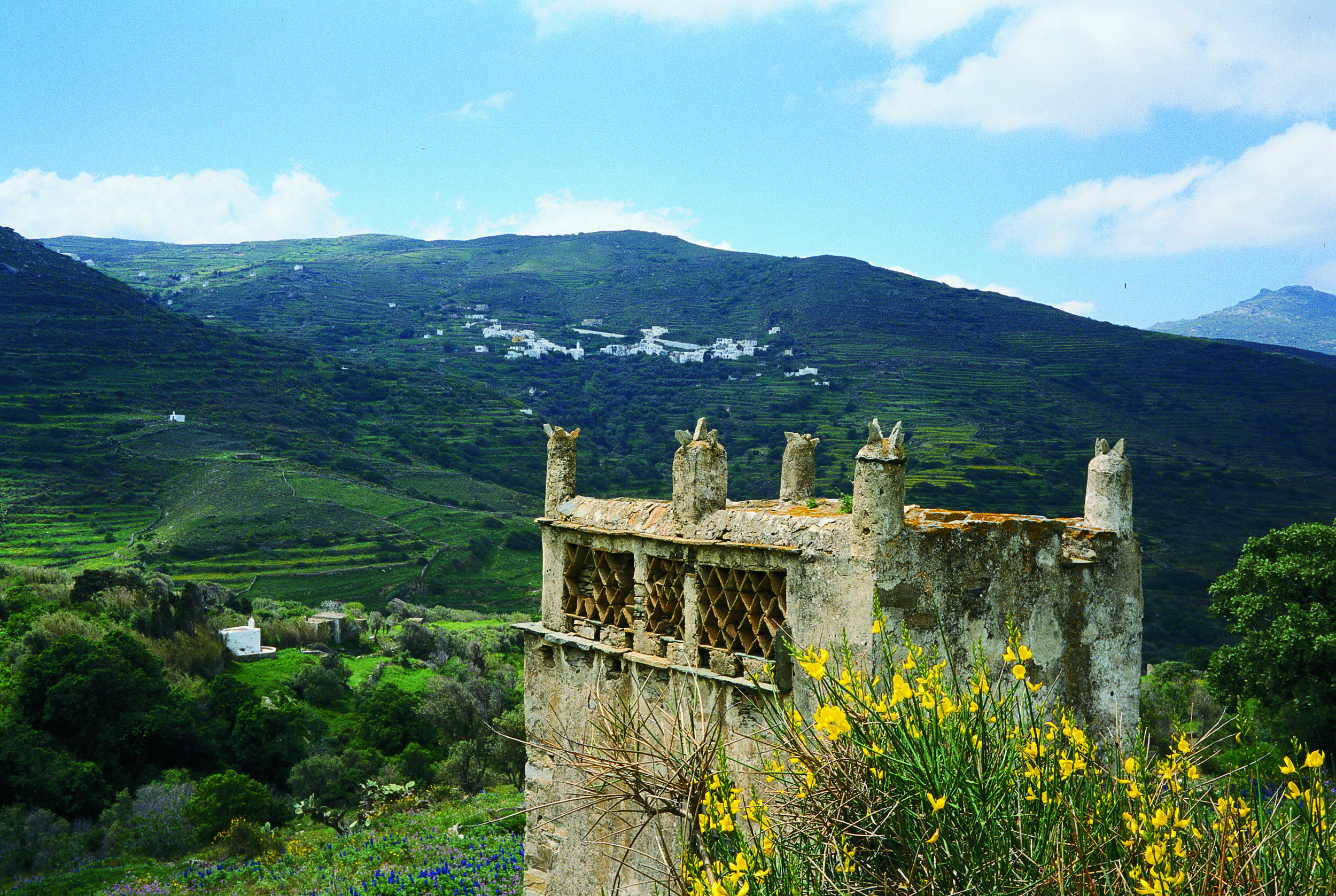tinos-peristeriones-hero-image